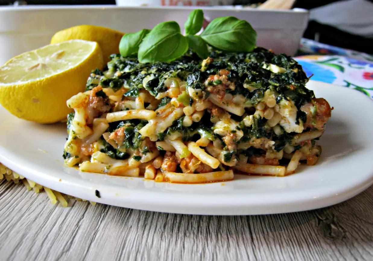 Szybka zapiekanka z makaronem i szpinakiem, która zachwyci rodzinę