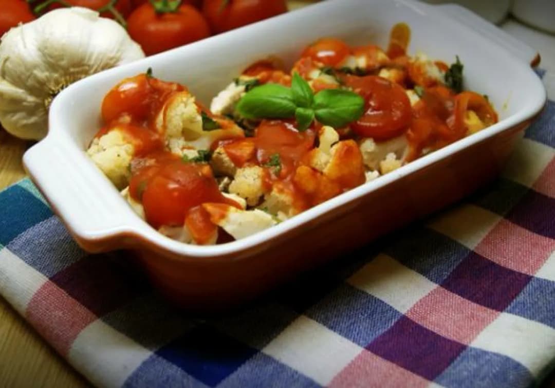 Szybka i zdrowa zapiekanka z kalafiora i kurczaka, która zachwyci