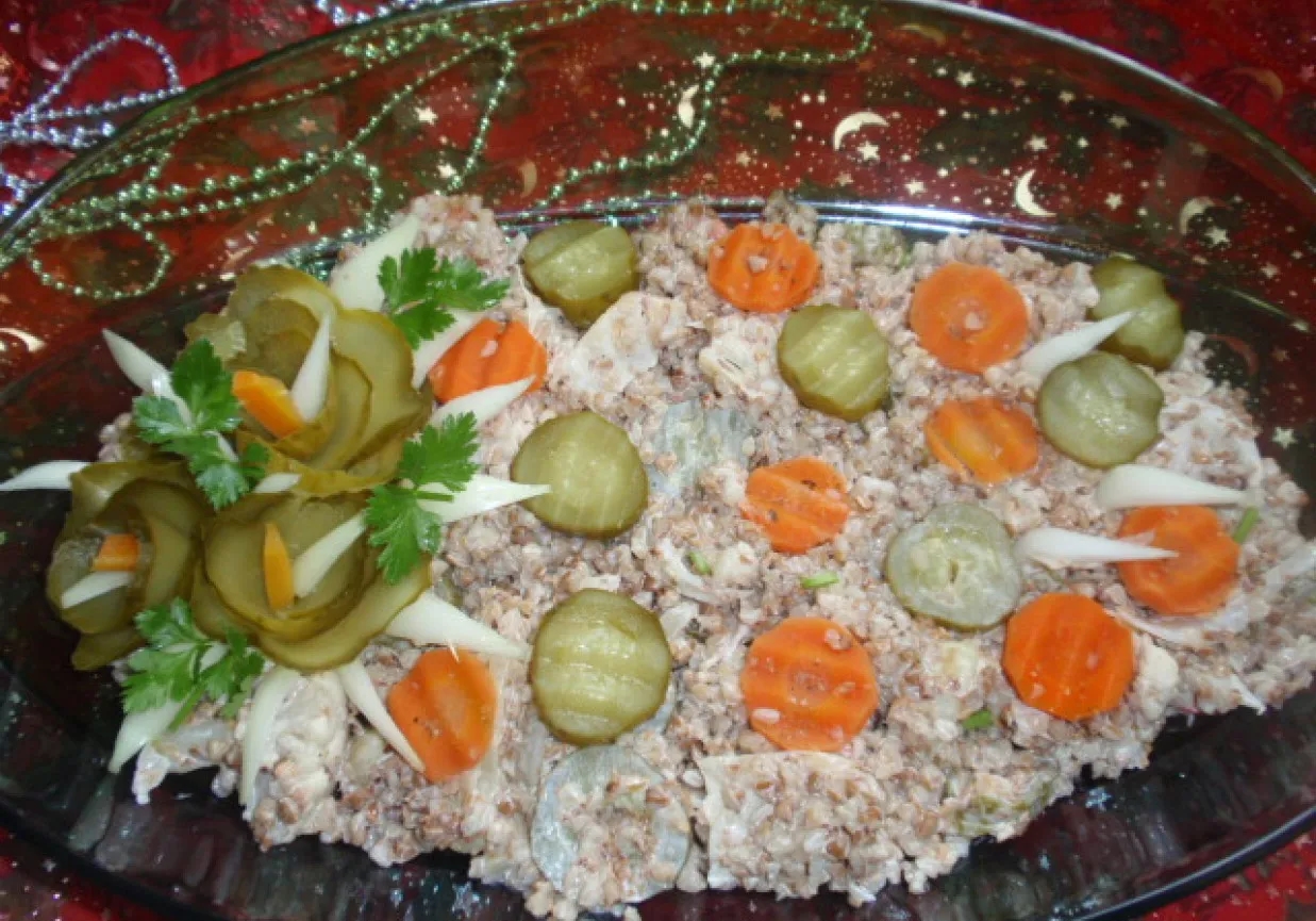 Jaką surówkę do kaszy gryczanej wybrać, aby wzbogacić smak?