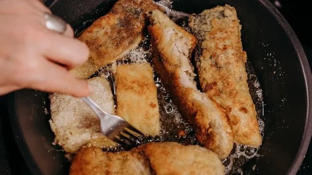Jak przygotować karpia do smażenia, aby uniknąć nieprzyjemnego smaku