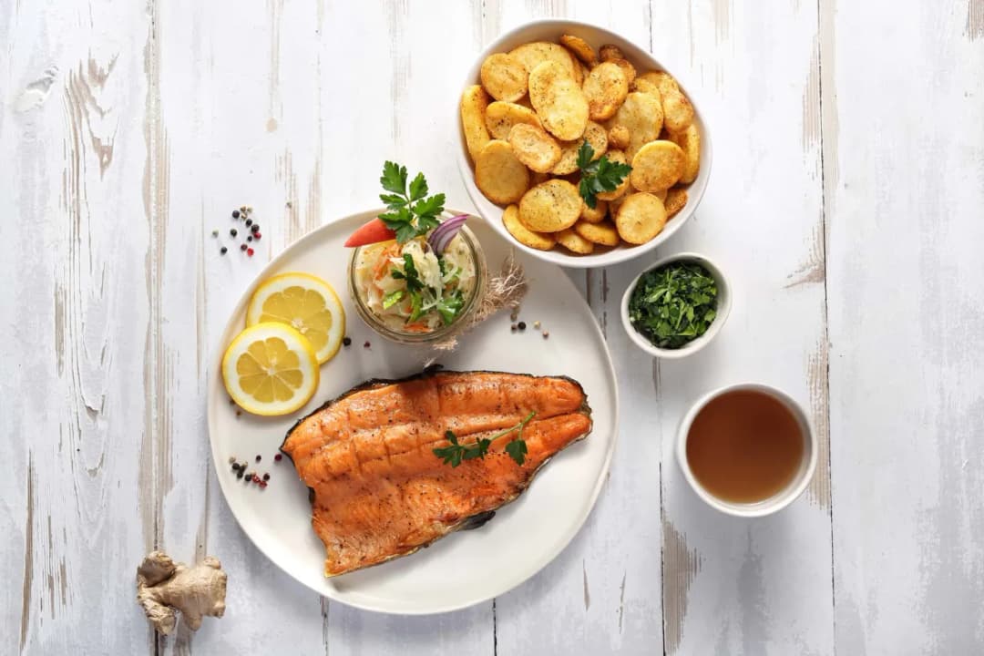 Jakie surówki pasują do ryby smażonej, które zachwycą Twoje podniebienie?