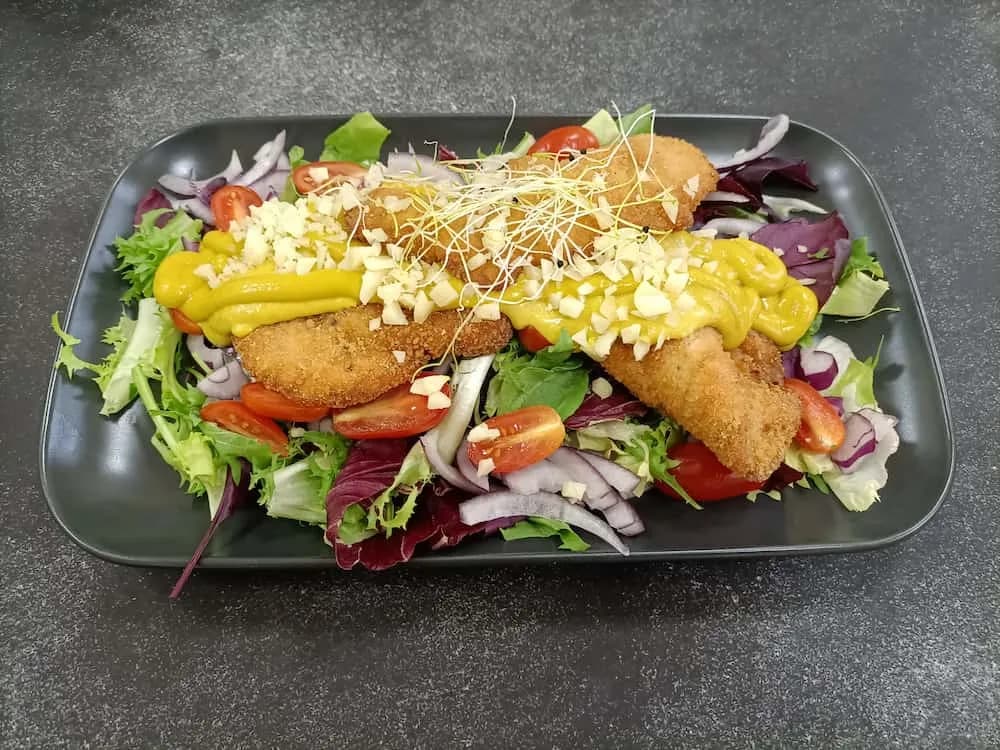 Jakie surówki do kurczaka sprawią, że danie będzie wyjątkowe?