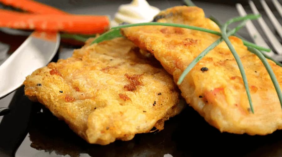 Ile smażyć rybę w panierce, aby była chrupiąca i soczysta?