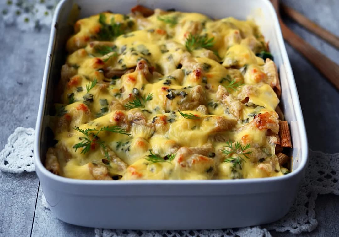 Prosta zapiekanka z ryżem i skrzydełkami, która zachwyci całą rodzinę