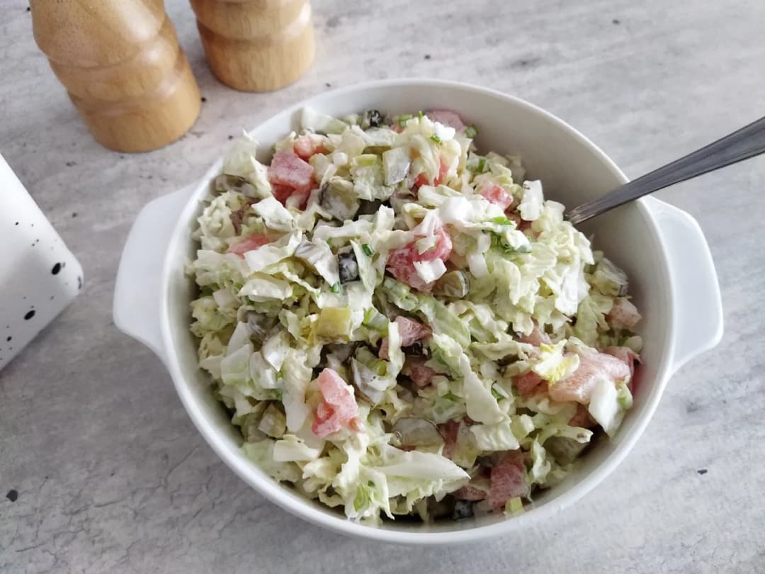 Jak zrobić surówkę z kapusty pekińskiej, która zachwyci smakiem