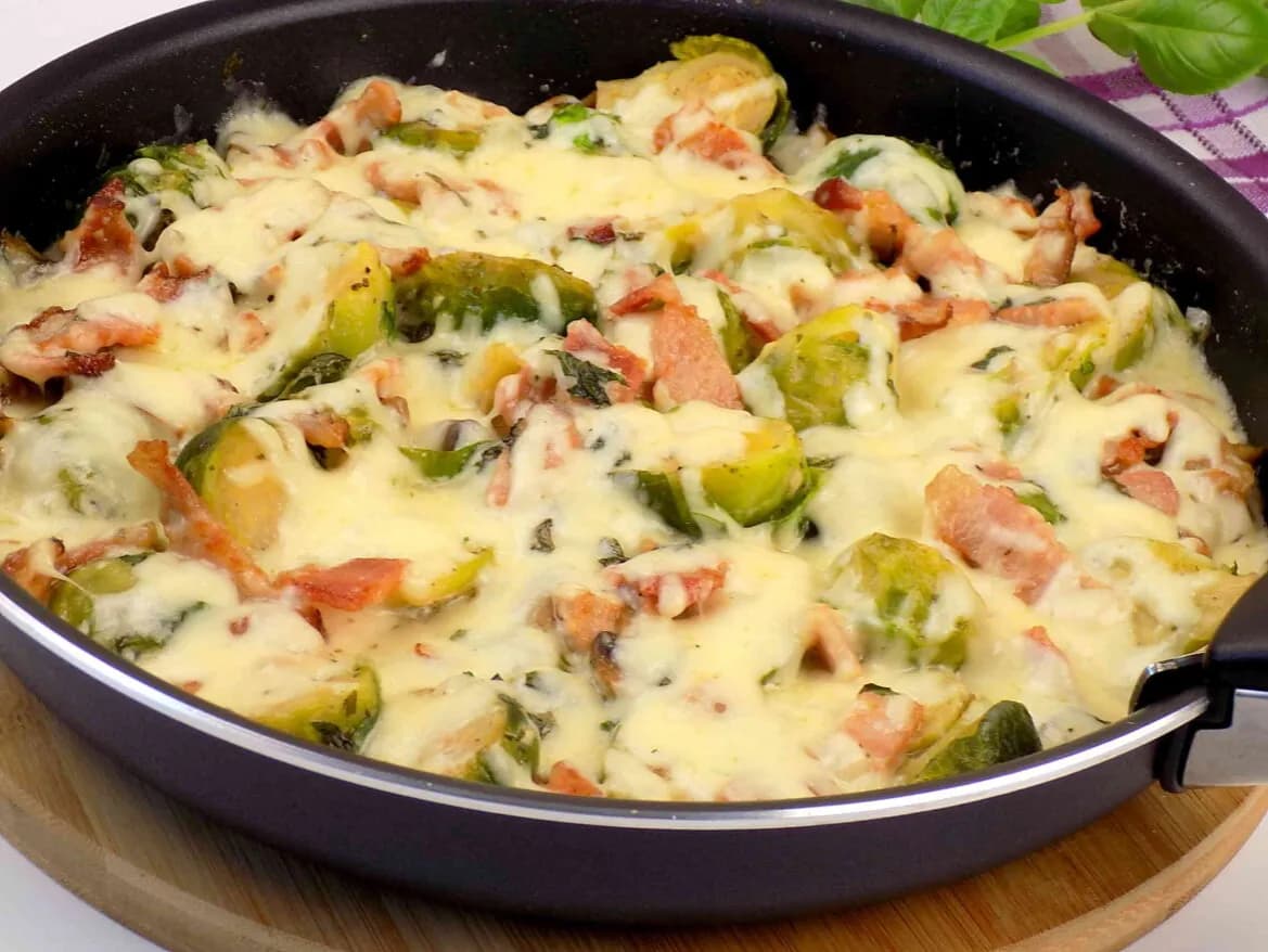 Prosta zapiekanka z brukselki, która zaskoczy Twoich gości smakiem