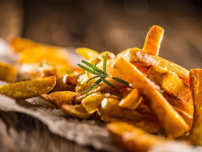 Ile piec frytki w piekarniku, aby były idealnie chrupiące?