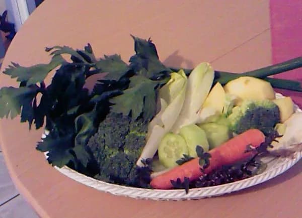 Idealne surówki do królika, które podkreślą jego delikatny smak