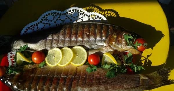 Jak wędzić pstrągi - proste sposoby na idealnie wędzone ryby